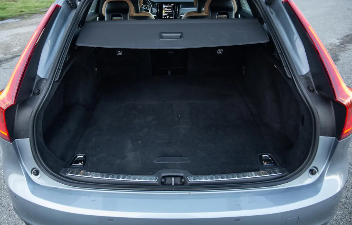 2.0 T5 Momentum LEER / CARPLAY / ADAPTIVE CRUISE  / STOELVERWAMING / NAVI