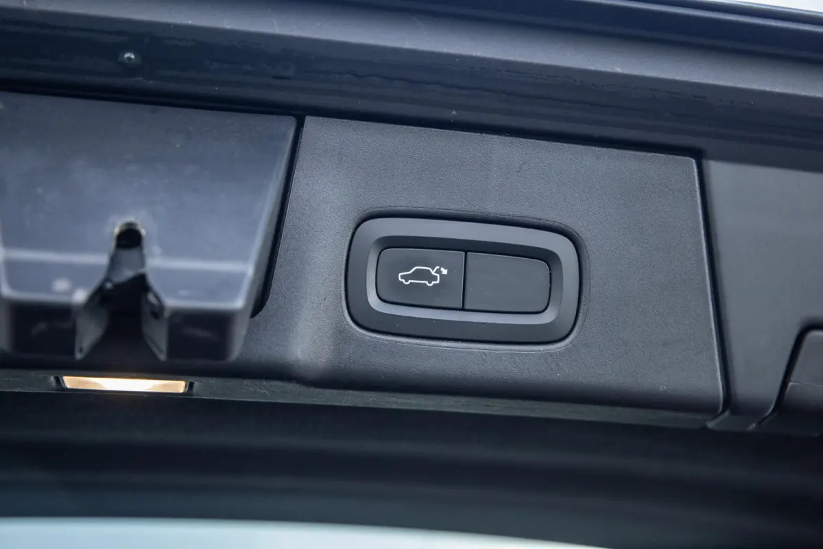 2.0 T5 Momentum LEER / CARPLAY / ADAPTIVE CRUISE  / STOELVERWAMING / NAVI