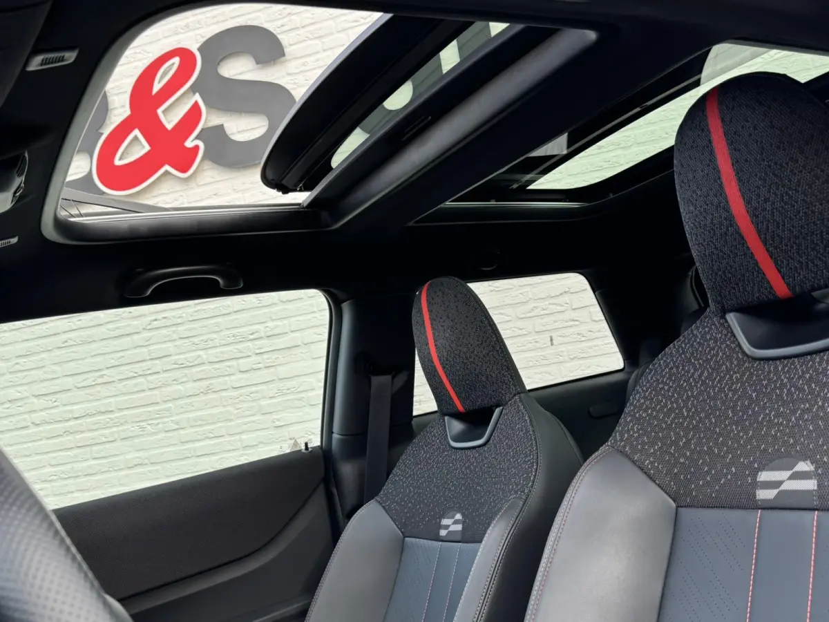 Mini 2.0 JCW John Works XL 231pk Adaptive cruise Climate Cruise Pano 360 camera Carplay Stoel-/stuurverwarming