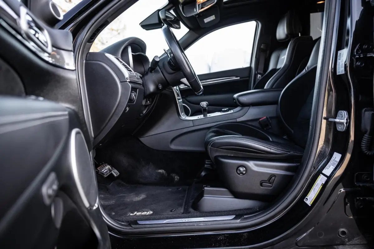6.4 V8 SRT Grijs Kenteken - LPG/G3 - Pano - Leder - Xenon
