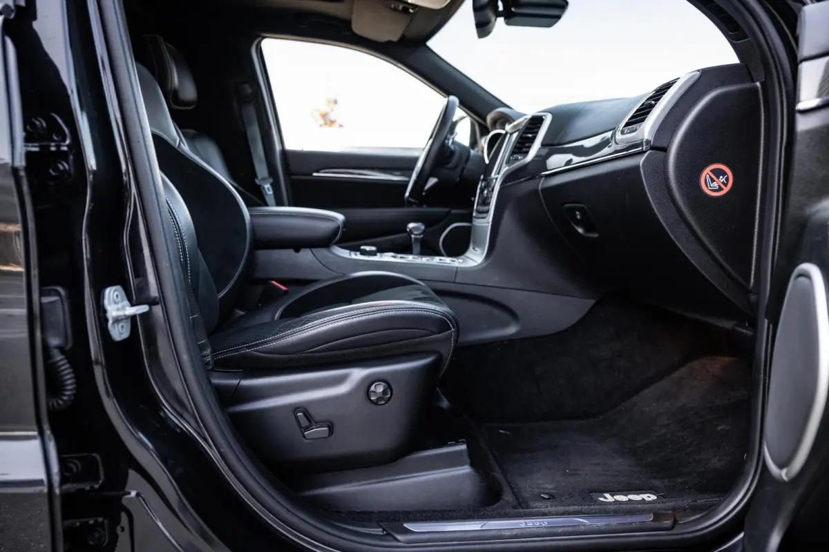 6.4 V8 SRT Grijs Kenteken - LPG/G3 - Pano - Leder - Xenon