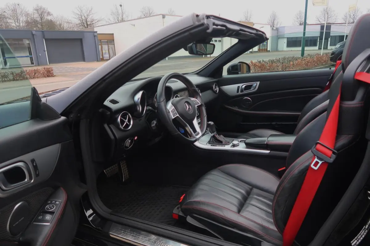 250 Aut AMG|PANORAMADAK|ADAPTIVE CRUISECONTROL|HARMAN-KARDON|RODE-GORDELS|NAVIGATIE|PERFECT ONDERHOUDEN