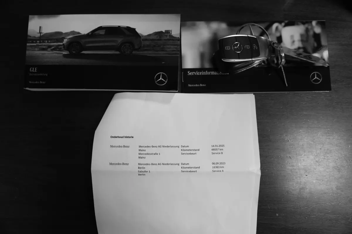 350 e Plug in hybride 4MATIC AMG*Perfect MB Onderh.*Pano/Elek. Trekhaak/Burmester/ACC met stuurhulp/Sfeer/Apple Carplay-Android/Dodehoek/VOL*