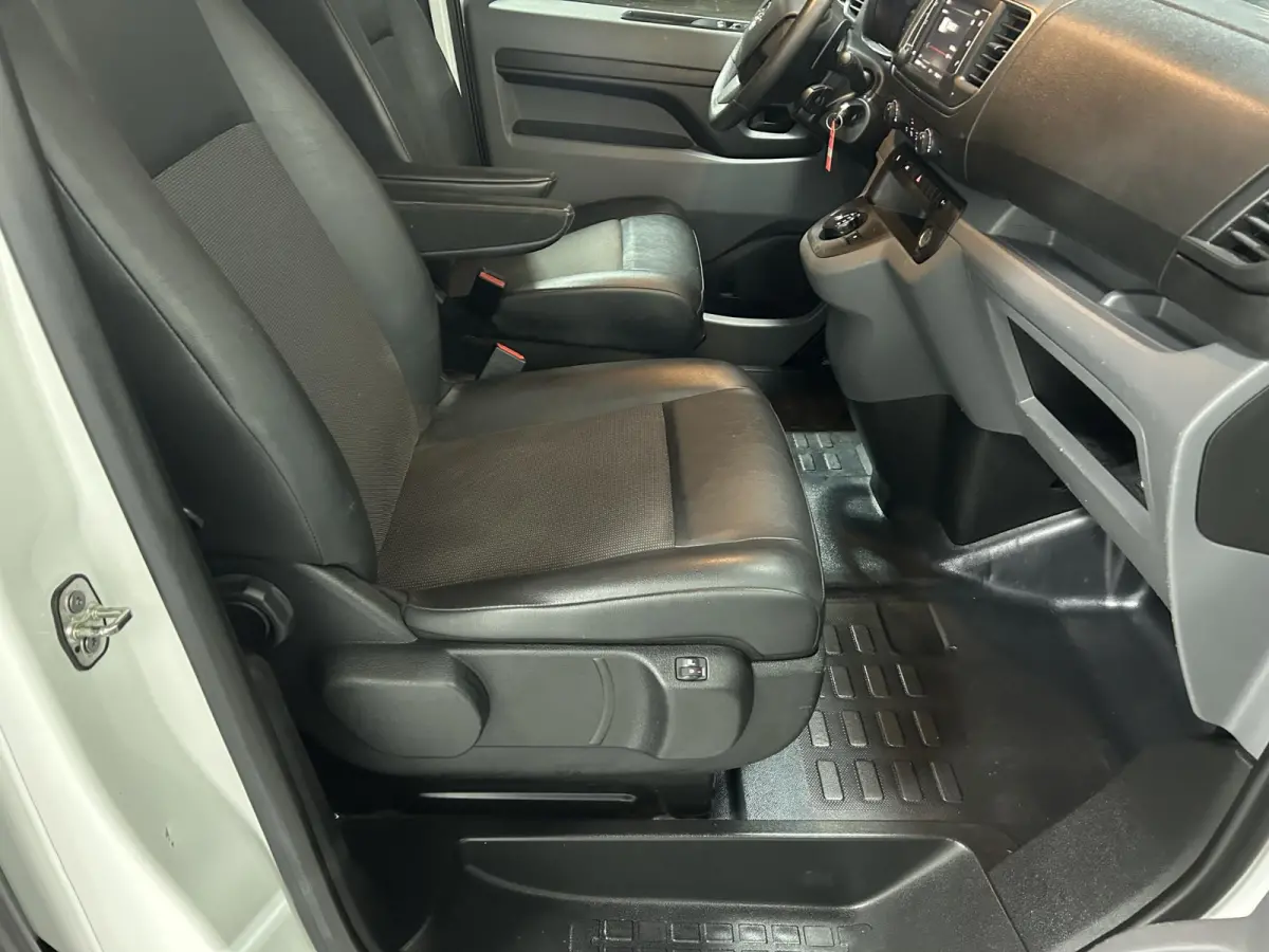 2.0 CDTI 122 pk L3H1 Automaat Airco, Cruise Dodehoek Assist, Laadruimte Pakket, PDC V+A, 2-Zits