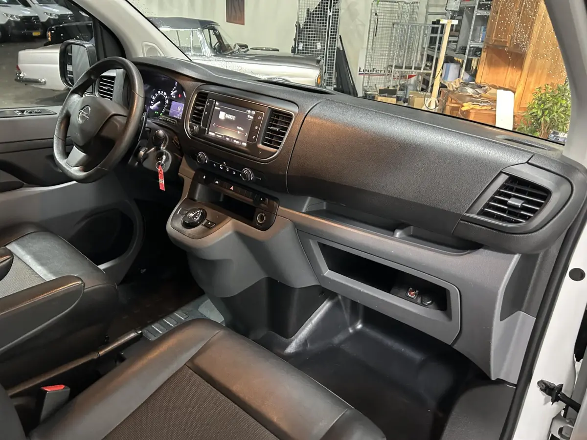 2.0 CDTI 122 pk L3H1 Automaat Airco, Cruise Dodehoek Assist, Laadruimte Pakket, PDC V+A, 2-Zits