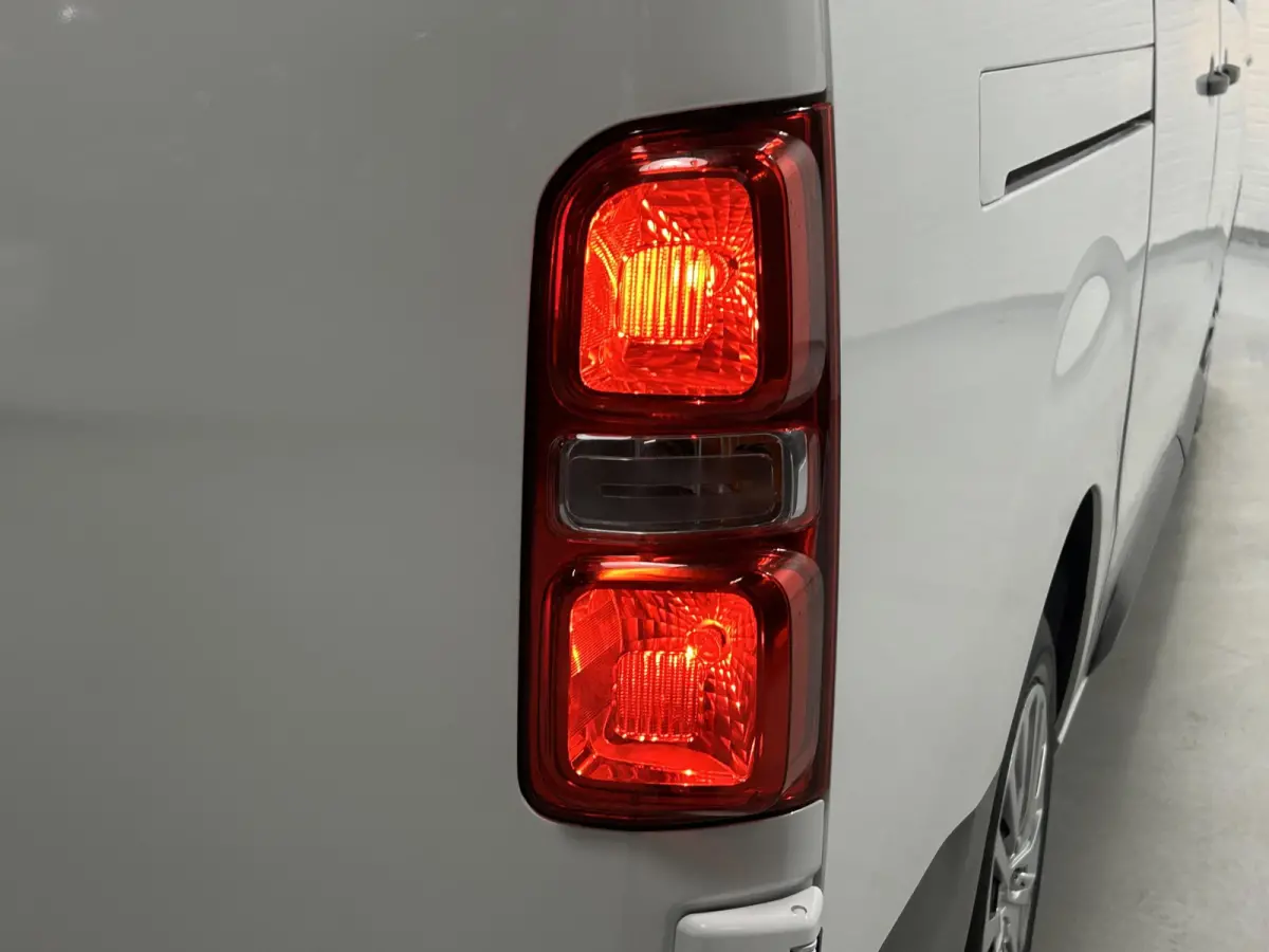 2.0 CDTI 122 pk L3H1 Automaat Airco, Cruise Dodehoek Assist, Laadruimte Pakket, PDC V+A, 2-Zits