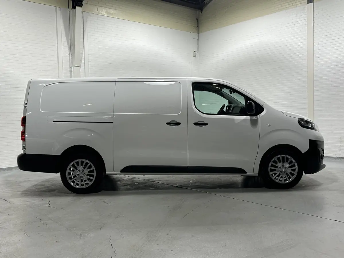 2.0 CDTI 122 pk L3H1 Automaat Airco, Cruise Dodehoek Assist, Laadruimte Pakket, PDC V+A, 2-Zits