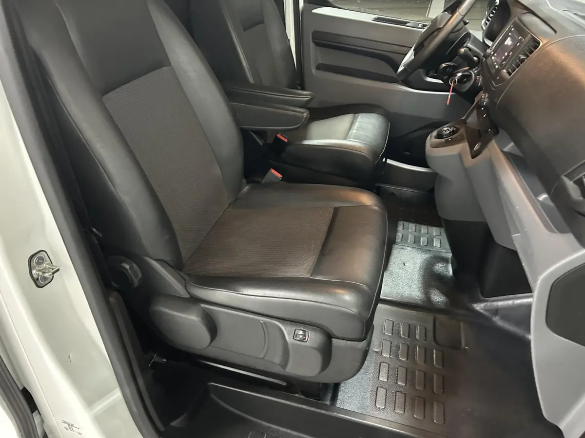 2.0 CDTI 122 pk L3H1 Automaat Airco, Cruise Dodehoek Assist, Laadruimte Pakket, PDC V+A, 2-Zits