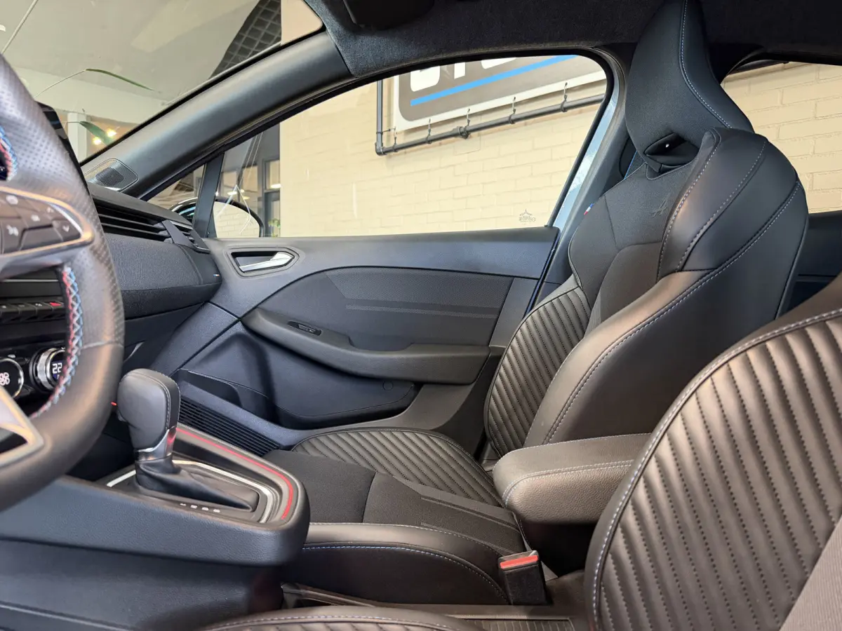 1.6 E-Tech Full Hybrid 145 esprit Alpine | Groot Navi | Bose | 360 | ACC | Dode hoek | 17" | Carplay | Led | 100% Renault Dealer onderhouden!