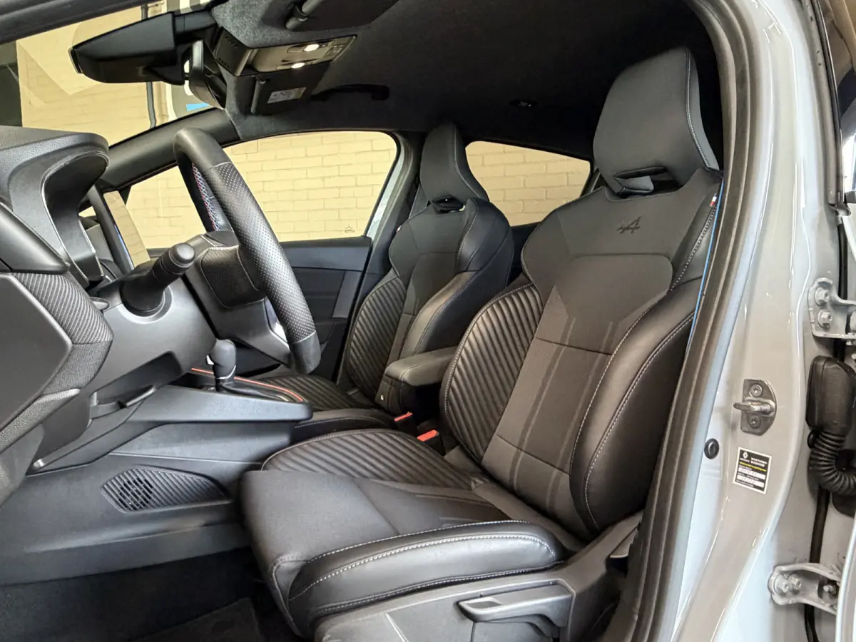 1.6 E-Tech Full Hybrid 145 esprit Alpine | Groot Navi | Bose | 360 | ACC | Dode hoek | 17" | Carplay | Led | 100% Renault Dealer onderhouden!