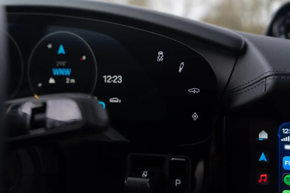 4 93 kWh Performance|Krijt|1 Eig.|Org NL NAP|BTW|Chrono|HUD|Panoramadak|LED|PSCB|OffroadDesign|Bose|Luchtvering|Fietsendrager|Full Option|Dealer Onderhouden