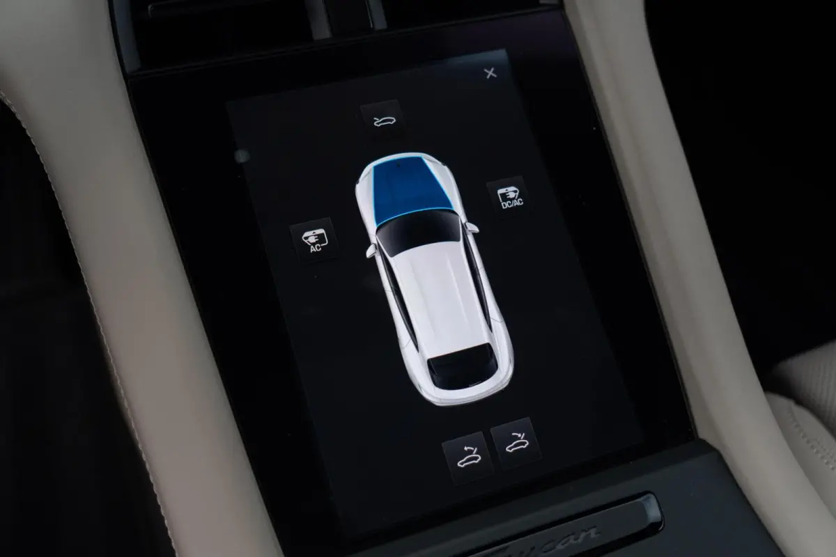 4 93 kWh Performance|Krijt|1 Eig.|Org NL NAP|BTW|Chrono|HUD|Panoramadak|LED|PSCB|OffroadDesign|Bose|Luchtvering|Fietsendrager|Full Option|Dealer Onderhouden