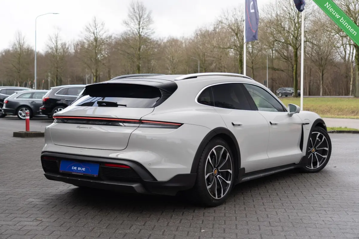 4 93 kWh Performance|Krijt|1 Eig.|Org NL NAP|BTW|Chrono|HUD|Panoramadak|LED|PSCB|OffroadDesign|Bose|Luchtvering|Fietsendrager|Full Option|Dealer Onderhouden
