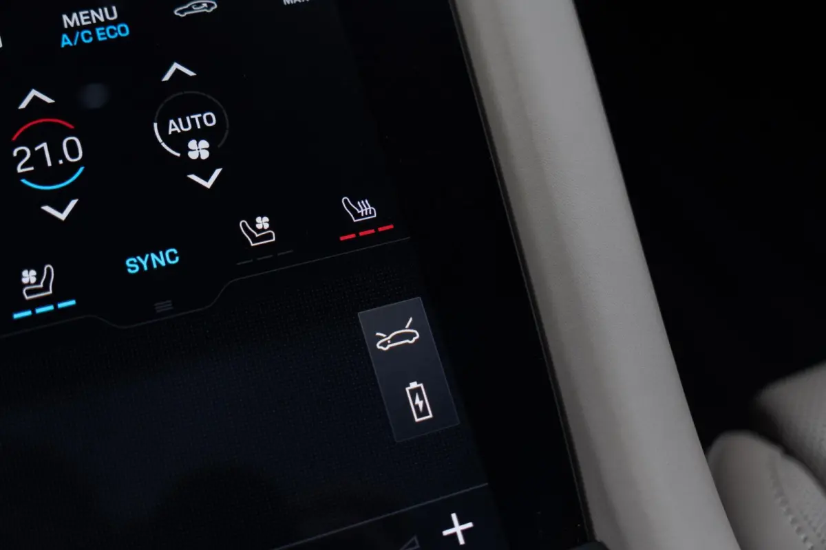 4 93 kWh Performance|Krijt|1 Eig.|Org NL NAP|BTW|Chrono|HUD|Panoramadak|LED|PSCB|OffroadDesign|Bose|Luchtvering|Fietsendrager|Full Option|Dealer Onderhouden
