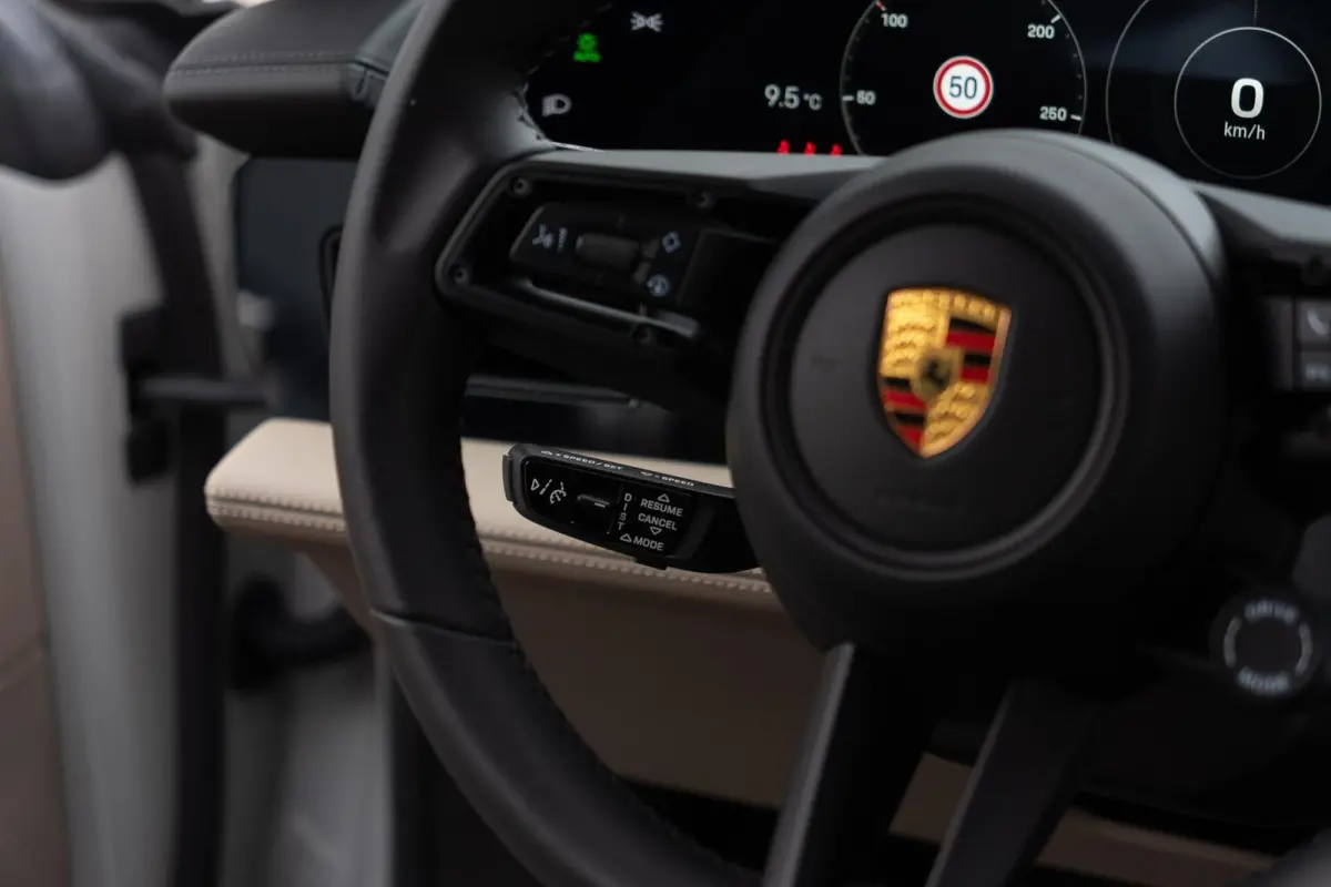 4 93 kWh Performance|Krijt|1 Eig.|Org NL NAP|BTW|Chrono|HUD|Panoramadak|LED|PSCB|OffroadDesign|Bose|Luchtvering|Fietsendrager|Full Option|Dealer Onderhouden