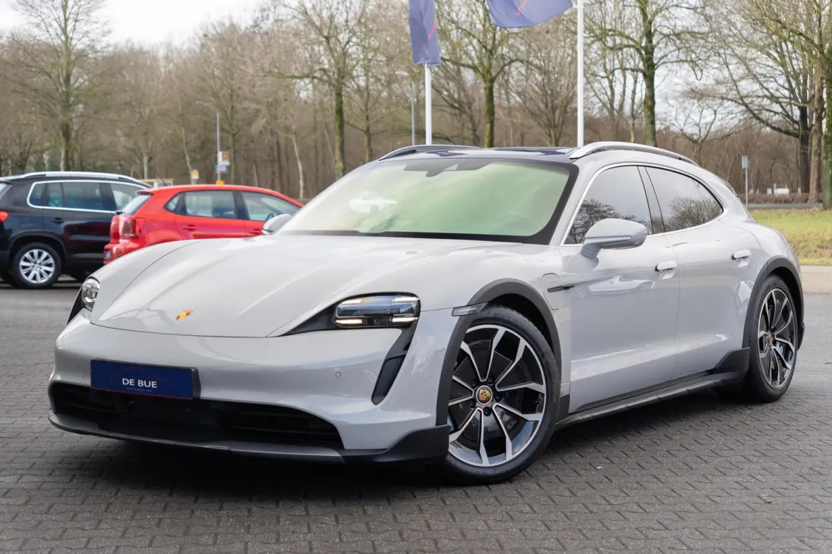 4 93 kWh Performance|Krijt|1 Eig.|Org NL NAP|BTW|Chrono|HUD|Panoramadak|LED|PSCB|OffroadDesign|Bose|Luchtvering|Fietsendrager|Full Option|Dealer Onderhouden