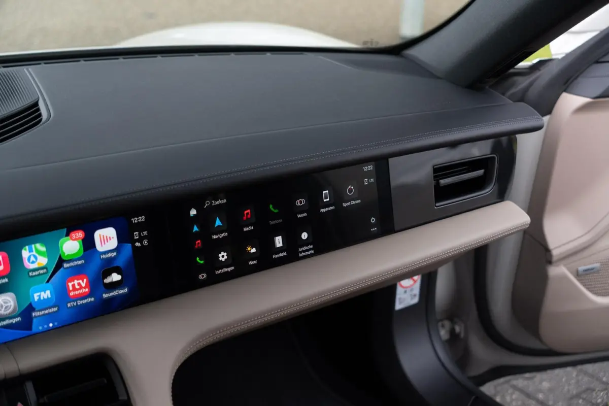 4 93 kWh Performance|Krijt|1 Eig.|Org NL NAP|BTW|Chrono|HUD|Panoramadak|LED|PSCB|OffroadDesign|Bose|Luchtvering|Fietsendrager|Full Option|Dealer Onderhouden