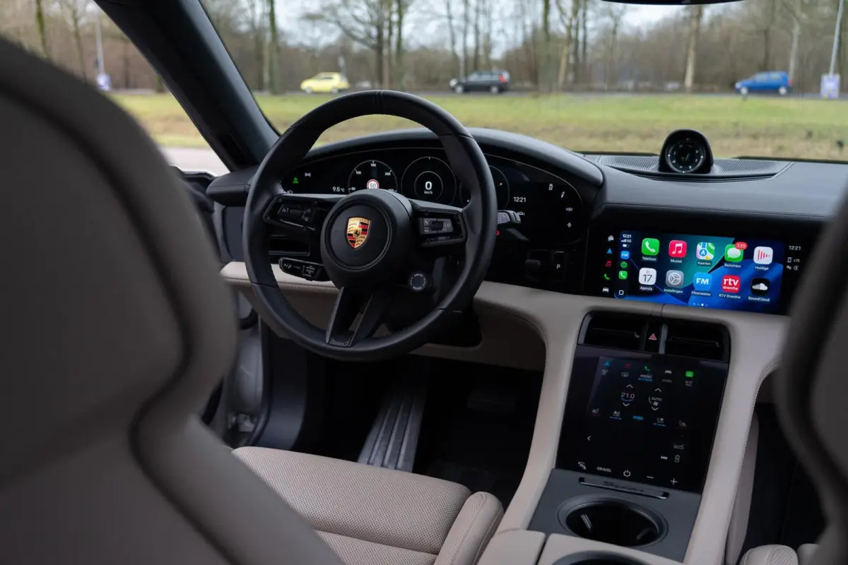 4 93 kWh Performance|Krijt|1 Eig.|Org NL NAP|BTW|Chrono|HUD|Panoramadak|LED|PSCB|OffroadDesign|Bose|Luchtvering|Fietsendrager|Full Option|Dealer Onderhouden