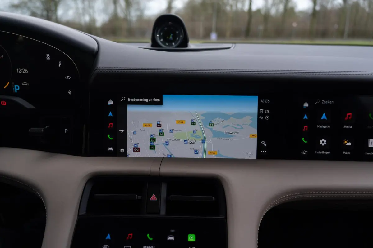 4 93 kWh Performance|Krijt|1 Eig.|Org NL NAP|BTW|Chrono|HUD|Panoramadak|LED|PSCB|OffroadDesign|Bose|Luchtvering|Fietsendrager|Full Option|Dealer Onderhouden