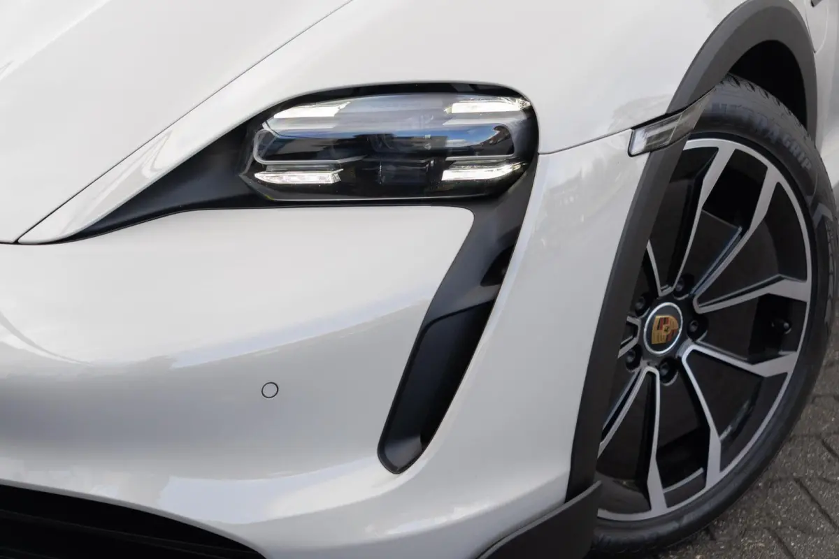 4 93 kWh Performance|Krijt|1 Eig.|Org NL NAP|BTW|Chrono|HUD|Panoramadak|LED|PSCB|OffroadDesign|Bose|Luchtvering|Fietsendrager|Full Option|Dealer Onderhouden