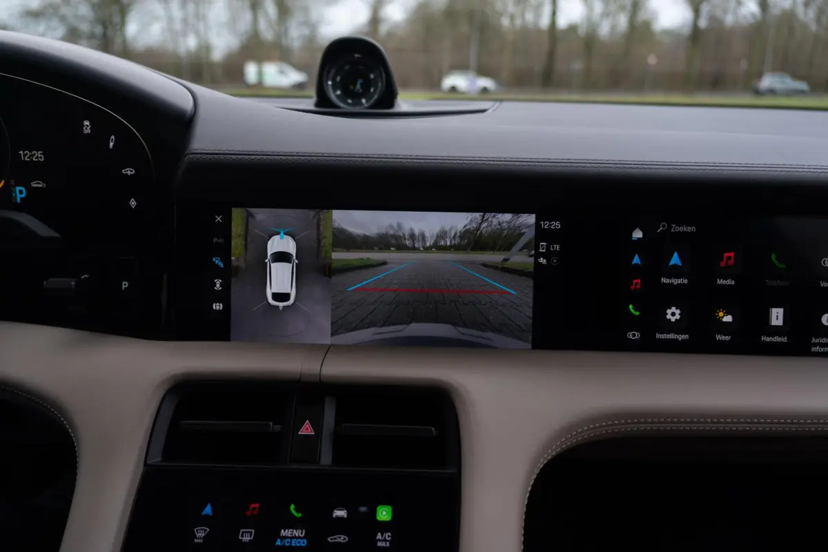 4 93 kWh Performance|Krijt|1 Eig.|Org NL NAP|BTW|Chrono|HUD|Panoramadak|LED|PSCB|OffroadDesign|Bose|Luchtvering|Fietsendrager|Full Option|Dealer Onderhouden