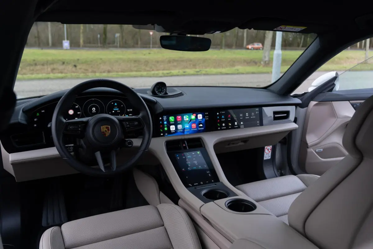 4 93 kWh Performance|Krijt|1 Eig.|Org NL NAP|BTW|Chrono|HUD|Panoramadak|LED|PSCB|OffroadDesign|Bose|Luchtvering|Fietsendrager|Full Option|Dealer Onderhouden
