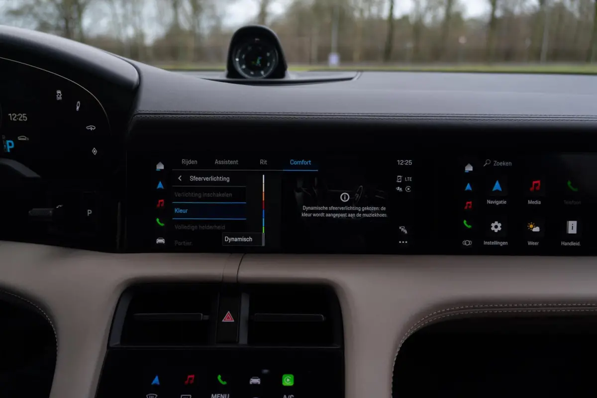 4 93 kWh Performance|Krijt|1 Eig.|Org NL NAP|BTW|Chrono|HUD|Panoramadak|LED|PSCB|OffroadDesign|Bose|Luchtvering|Fietsendrager|Full Option|Dealer Onderhouden