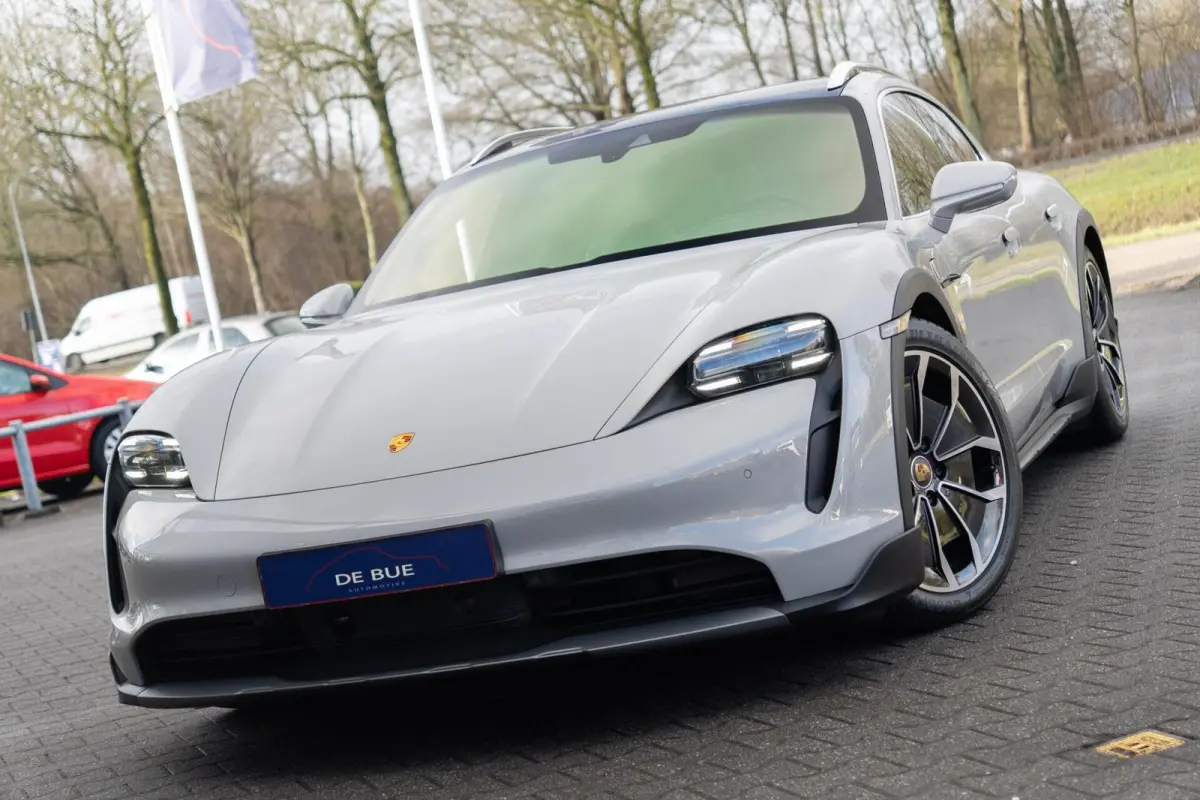 4 93 kWh Performance|Krijt|1 Eig.|Org NL NAP|BTW|Chrono|HUD|Panoramadak|LED|PSCB|OffroadDesign|Bose|Luchtvering|Fietsendrager|Full Option|Dealer Onderhouden