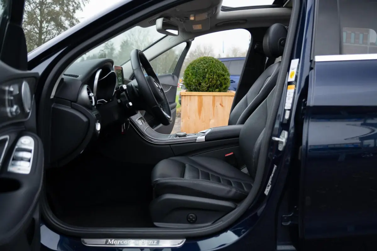 220 CDI 4Matic|Prestige AMG|Burmester|Trekhaak|Panoramadak|Leder|Stoel Ventilatie / Verwarming|Cavansite Blue|Volledig Onderhouden