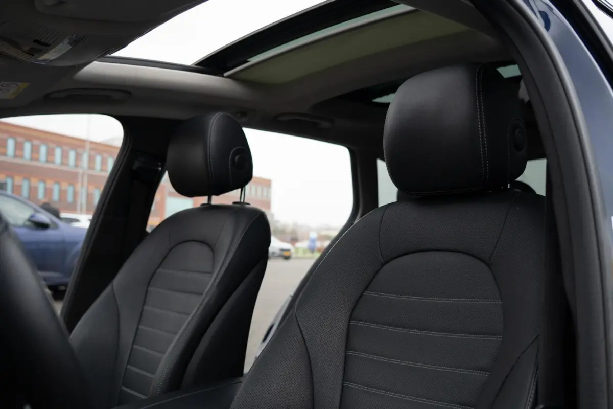 220 CDI 4Matic|Prestige AMG|Burmester|Trekhaak|Panoramadak|Leder|Stoel Ventilatie / Verwarming|Cavansite Blue|Volledig Onderhouden