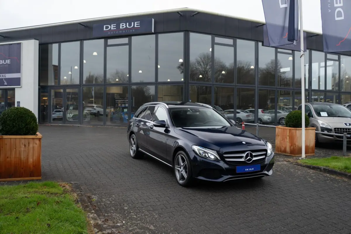 220 CDI 4Matic|Prestige AMG|Burmester|Trekhaak|Panoramadak|Leder|Stoel Ventilatie / Verwarming|Cavansite Blue|Volledig Onderhouden
