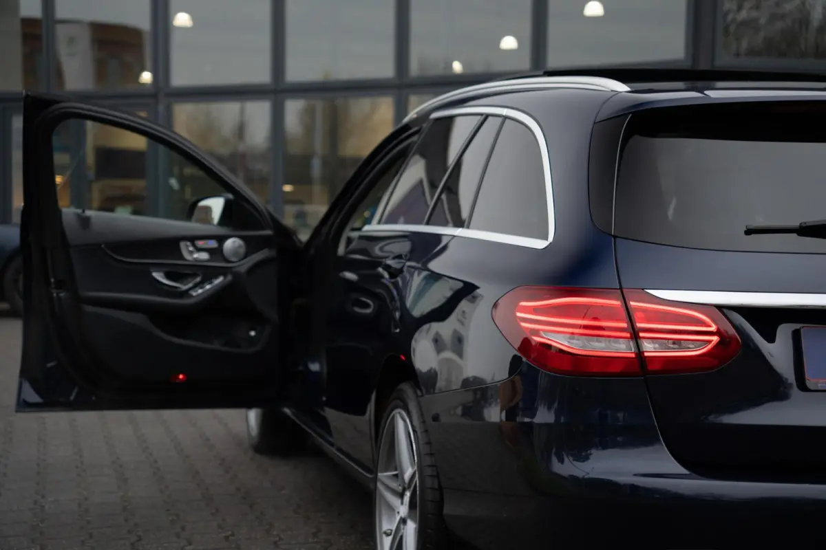 220 CDI 4Matic|Prestige AMG|Burmester|Trekhaak|Panoramadak|Leder|Stoel Ventilatie / Verwarming|Cavansite Blue|Volledig Onderhouden