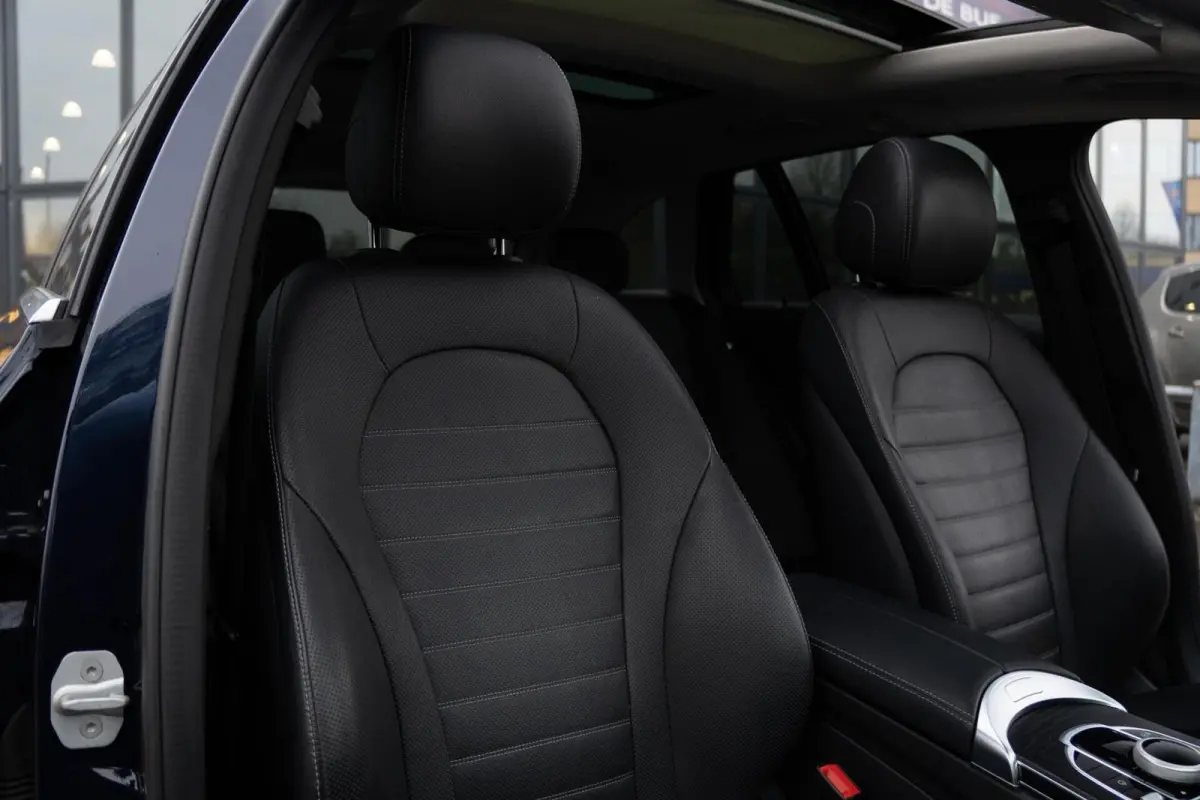 220 CDI 4Matic|Prestige AMG|Burmester|Trekhaak|Panoramadak|Leder|Stoel Ventilatie / Verwarming|Cavansite Blue|Volledig Onderhouden