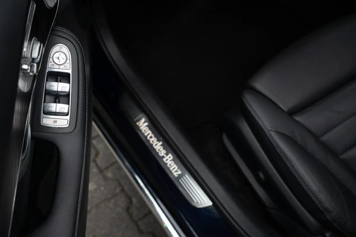 220 CDI 4Matic|Prestige AMG|Burmester|Trekhaak|Panoramadak|Leder|Stoel Ventilatie / Verwarming|Cavansite Blue|Volledig Onderhouden