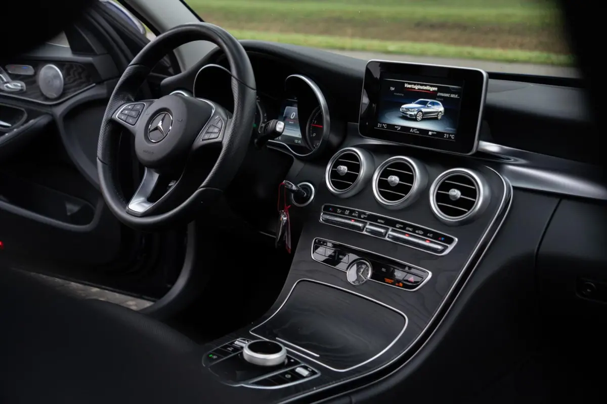 220 CDI 4Matic|Prestige AMG|Burmester|Trekhaak|Panoramadak|Leder|Stoel Ventilatie / Verwarming|Cavansite Blue|Volledig Onderhouden