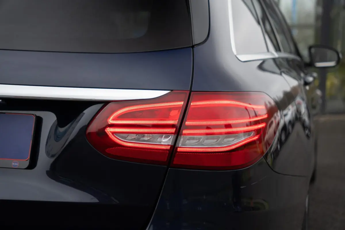 220 CDI 4Matic|Prestige AMG|Burmester|Trekhaak|Panoramadak|Leder|Stoel Ventilatie / Verwarming|Cavansite Blue|Volledig Onderhouden