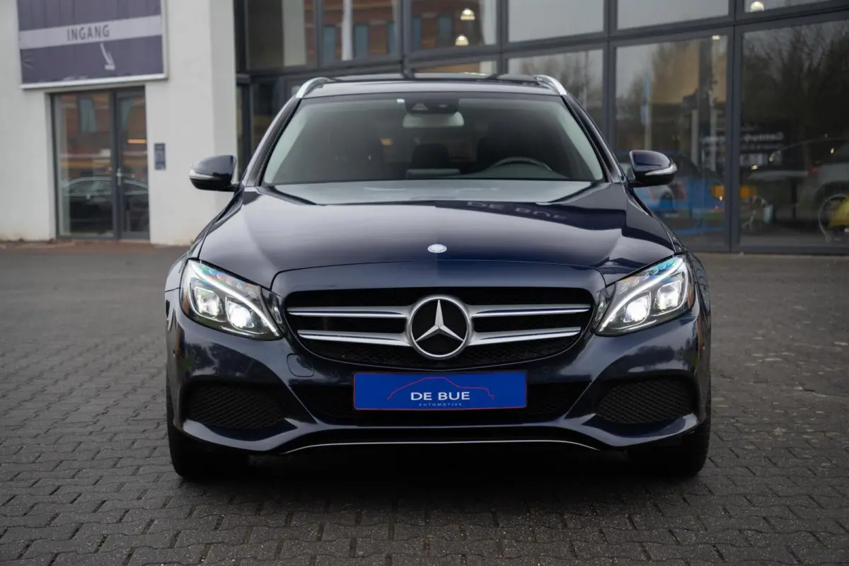 220 CDI 4Matic|Prestige AMG|Burmester|Trekhaak|Panoramadak|Leder|Stoel Ventilatie / Verwarming|Cavansite Blue|Volledig Onderhouden