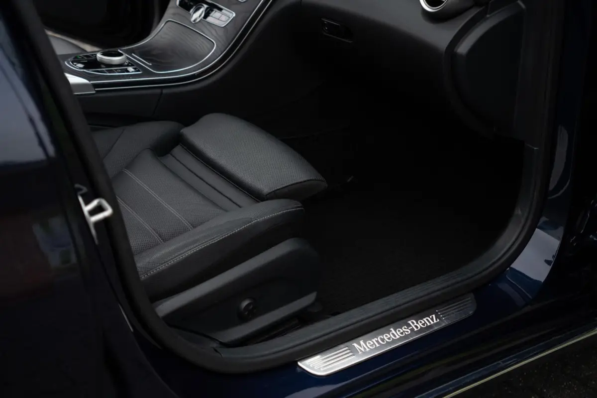220 CDI 4Matic|Prestige AMG|Burmester|Trekhaak|Panoramadak|Leder|Stoel Ventilatie / Verwarming|Cavansite Blue|Volledig Onderhouden