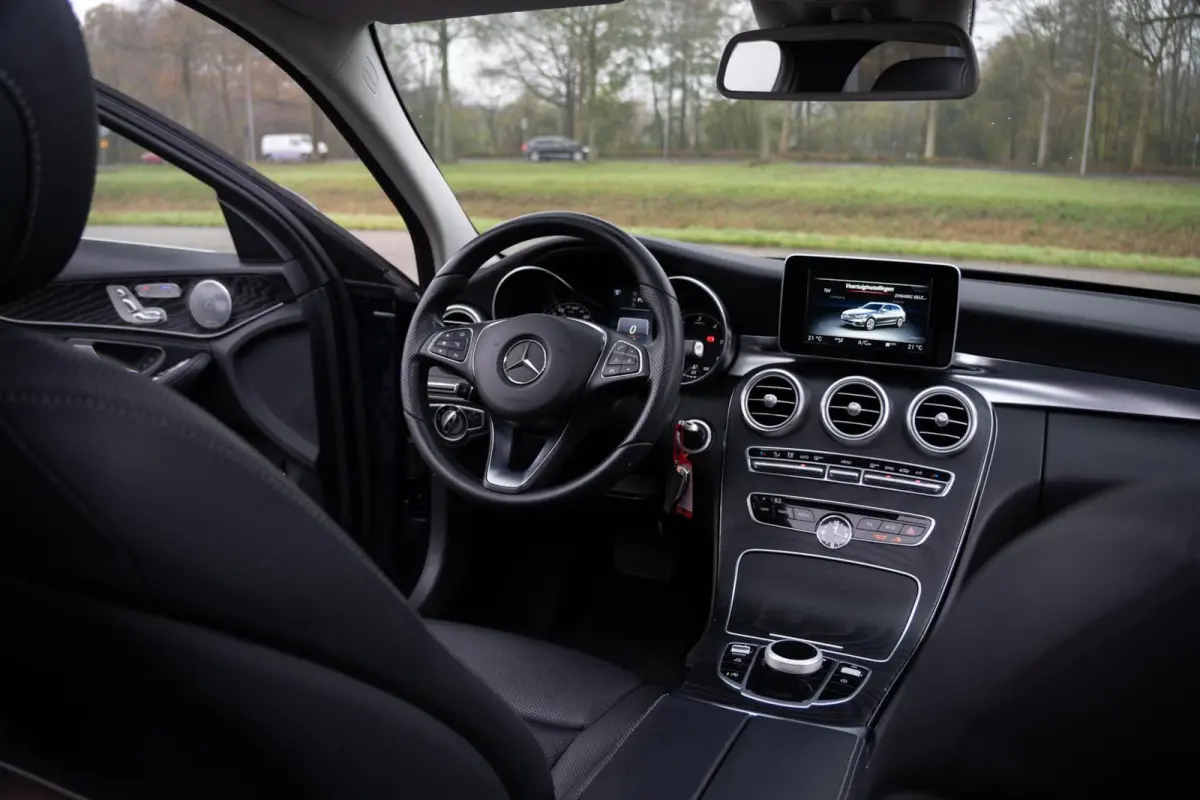 220 CDI 4Matic|Prestige AMG|Burmester|Trekhaak|Panoramadak|Leder|Stoel Ventilatie / Verwarming|Cavansite Blue|Volledig Onderhouden