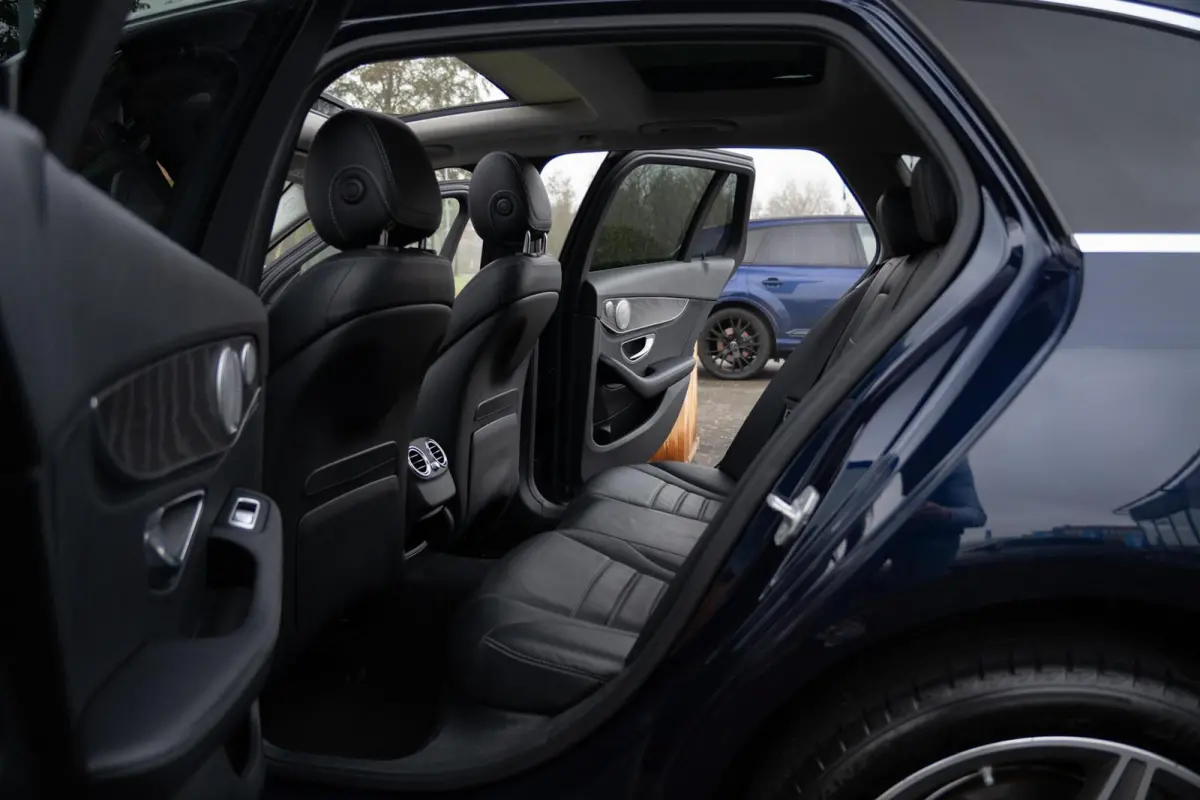 220 CDI 4Matic|Prestige AMG|Burmester|Trekhaak|Panoramadak|Leder|Stoel Ventilatie / Verwarming|Cavansite Blue|Volledig Onderhouden