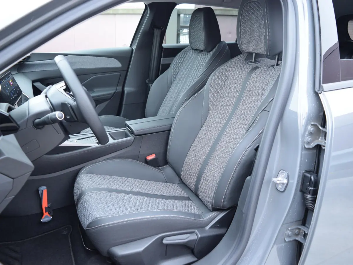 1.2 Hybrid 145 e-DCS6 Allure 145 PK | NAVI | PARKEERSENSOREN MET CAMERA | NIEUW MODEL!