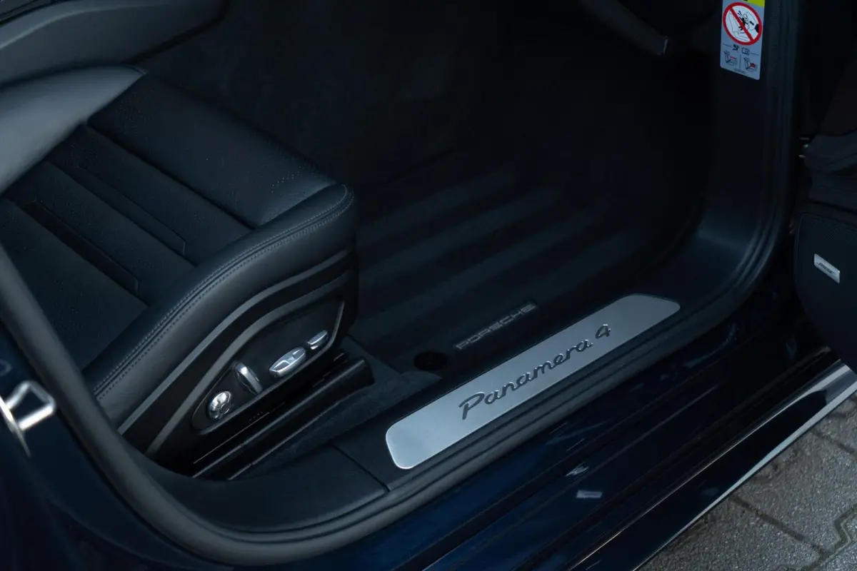 2.9 4 E-Hybrid|Org. NL|1 Eig.|SportDesign|Panoramadak|BOSE|Massage|Soft Close|Head UP|Nachtblauw Metallic|Dealer Onderhouden