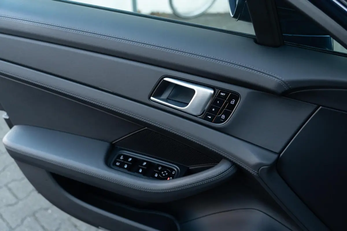 2.9 4 E-Hybrid|Org. NL|1 Eig.|SportDesign|Panoramadak|BOSE|Massage|Soft Close|Head UP|Nachtblauw Metallic|Dealer Onderhouden