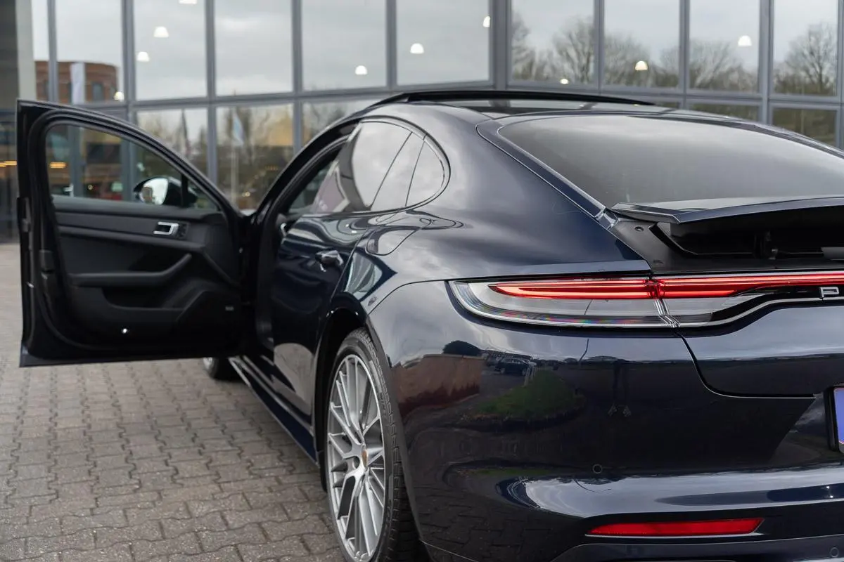 2.9 4 E-Hybrid|Org. NL|1 Eig.|SportDesign|Panoramadak|BOSE|Massage|Soft Close|Head UP|Nachtblauw Metallic|Dealer Onderhouden