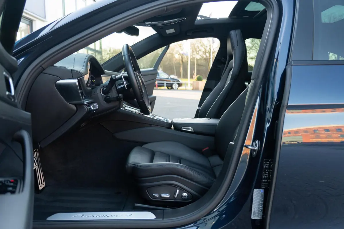 2.9 4 E-Hybrid|Org. NL|1 Eig.|SportDesign|Panoramadak|BOSE|Massage|Soft Close|Head UP|Nachtblauw Metallic|Dealer Onderhouden