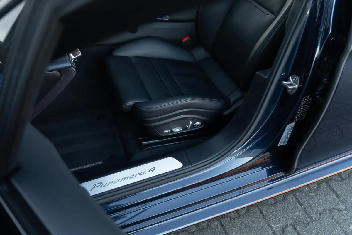 2.9 4 E-Hybrid|Org. NL|1 Eig.|SportDesign|Panoramadak|BOSE|Massage|Soft Close|Head UP|Nachtblauw Metallic|Dealer Onderhouden