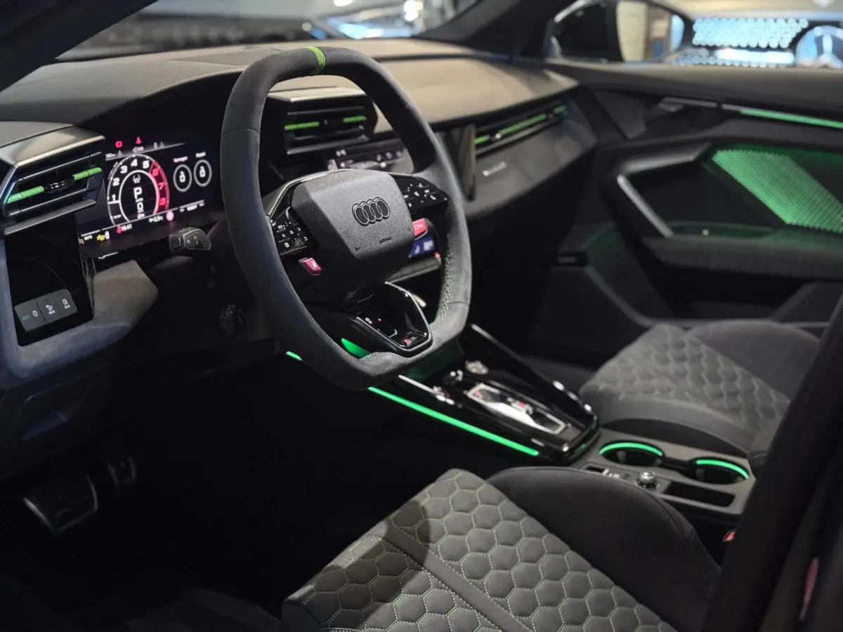 RS3 2.5 TFSI RS 3 quattro | SCHAALSTOELEN | ALCANTARA | PANO | SONOS