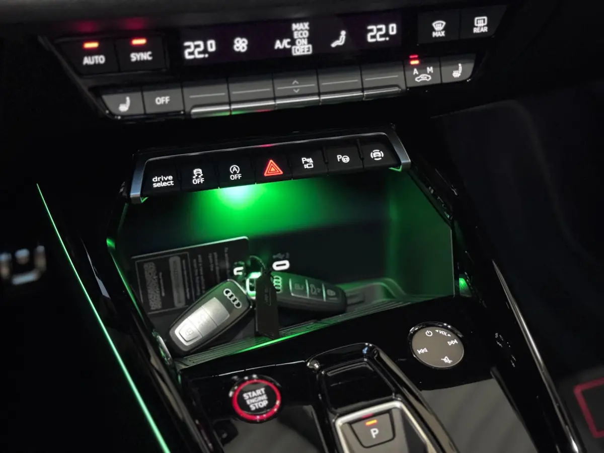 RS3 2.5 TFSI RS 3 quattro | SCHAALSTOELEN | ALCANTARA | PANO | SONOS