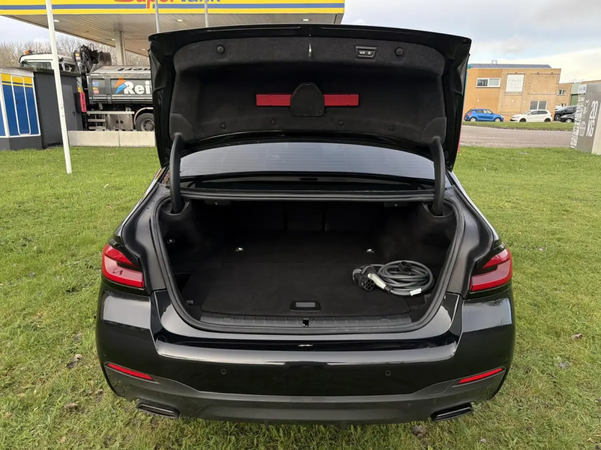 530e High Executive - M-SPORT/LASER/CAM/DAK/NAP