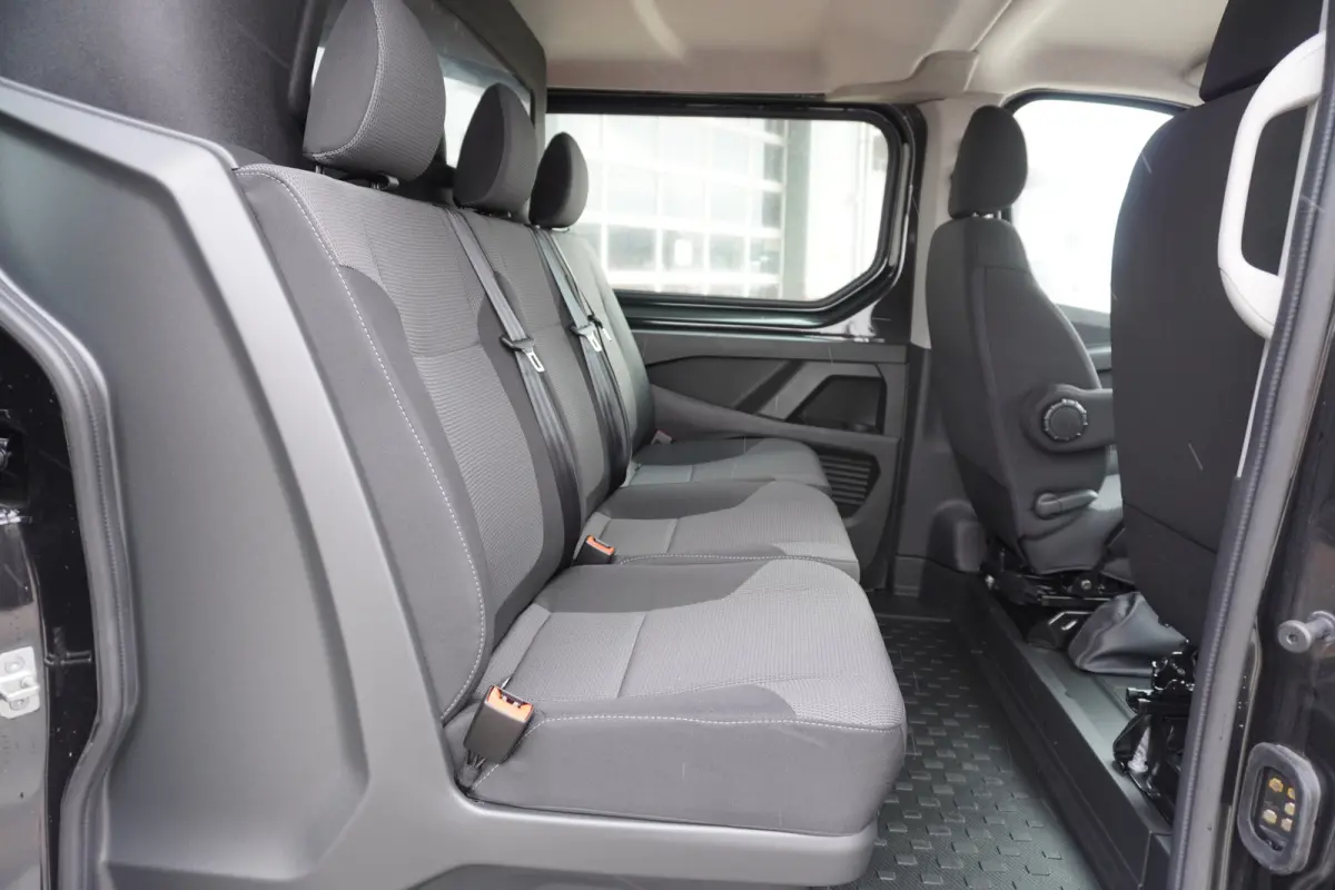 2.0 Blue dCi 130PK T29 L2H1 Advance Dubbelcab. schuifdeur L+R Nr. V140 | Airco | Cruise | Camera |Trekhaak | Apple CP- Android auto | Betimmering